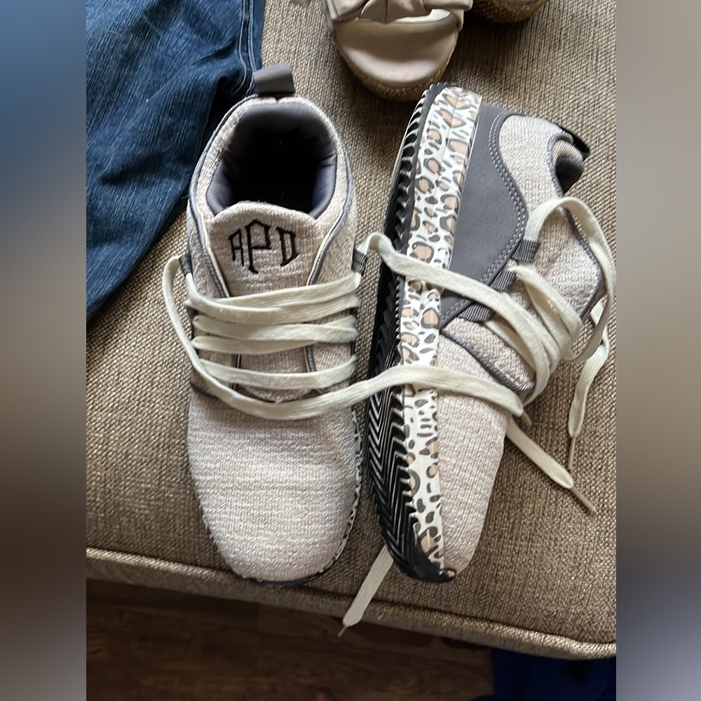 Woman’s tennis shoes